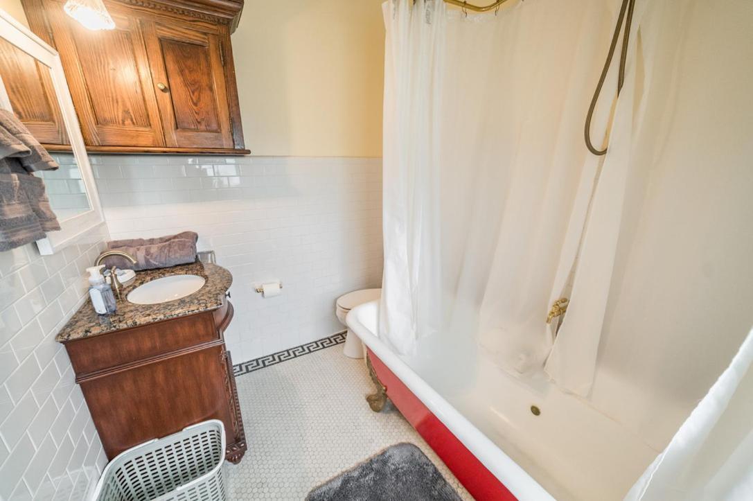 Hotel One Of These Nights - King Sized Bed - Sleeps 2 Lynchburg Exteriér fotografie